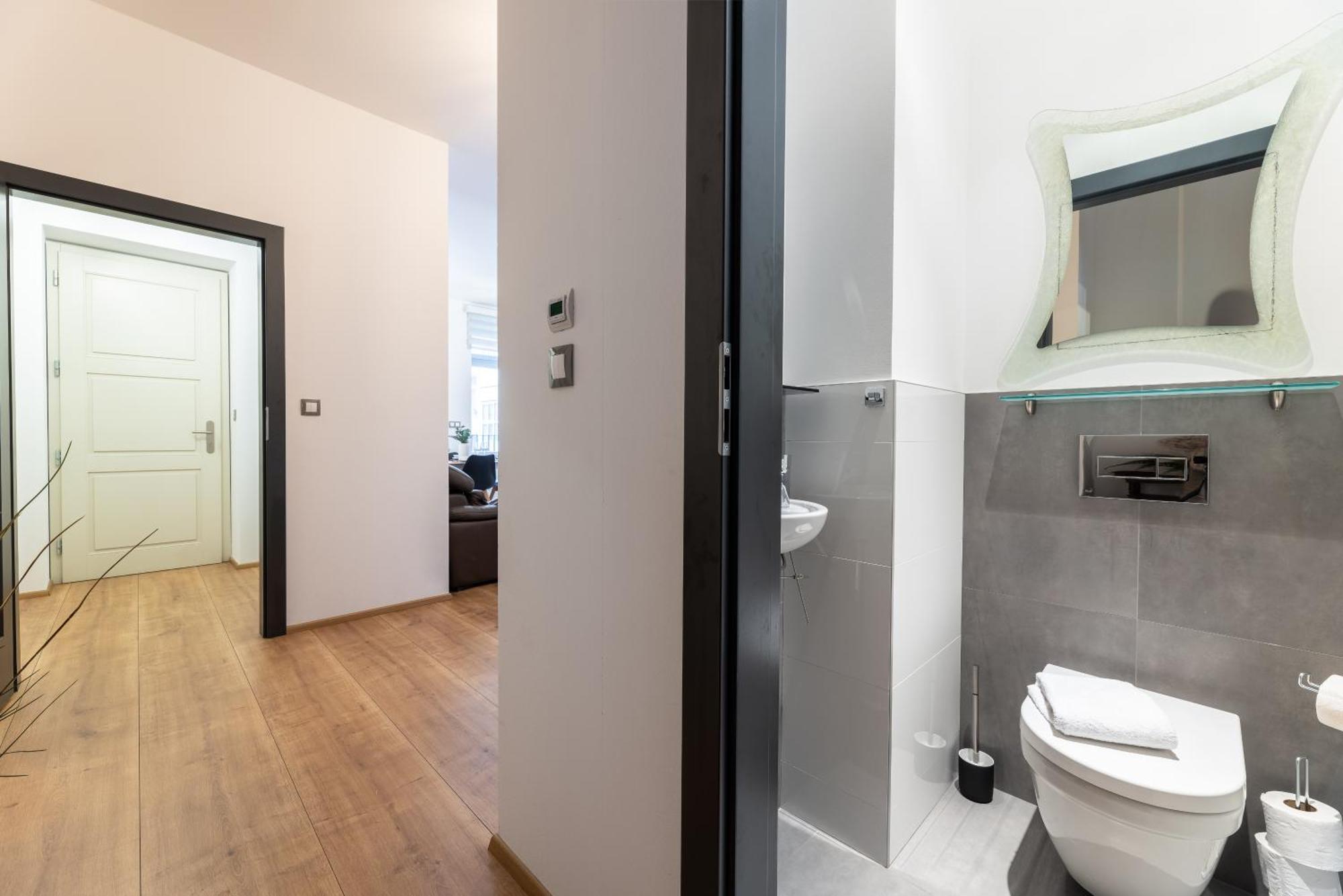 Peaceful & Cozy Living In Vysehrad With A Balcony Apartamento Praga