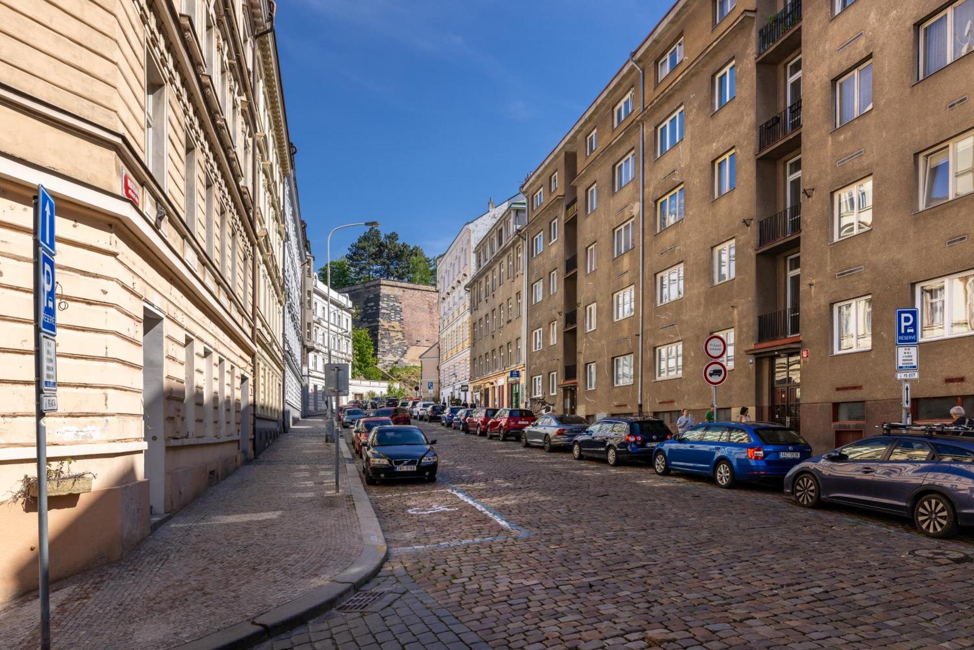 Peaceful & Cozy Living In Vysehrad With A Balcony *