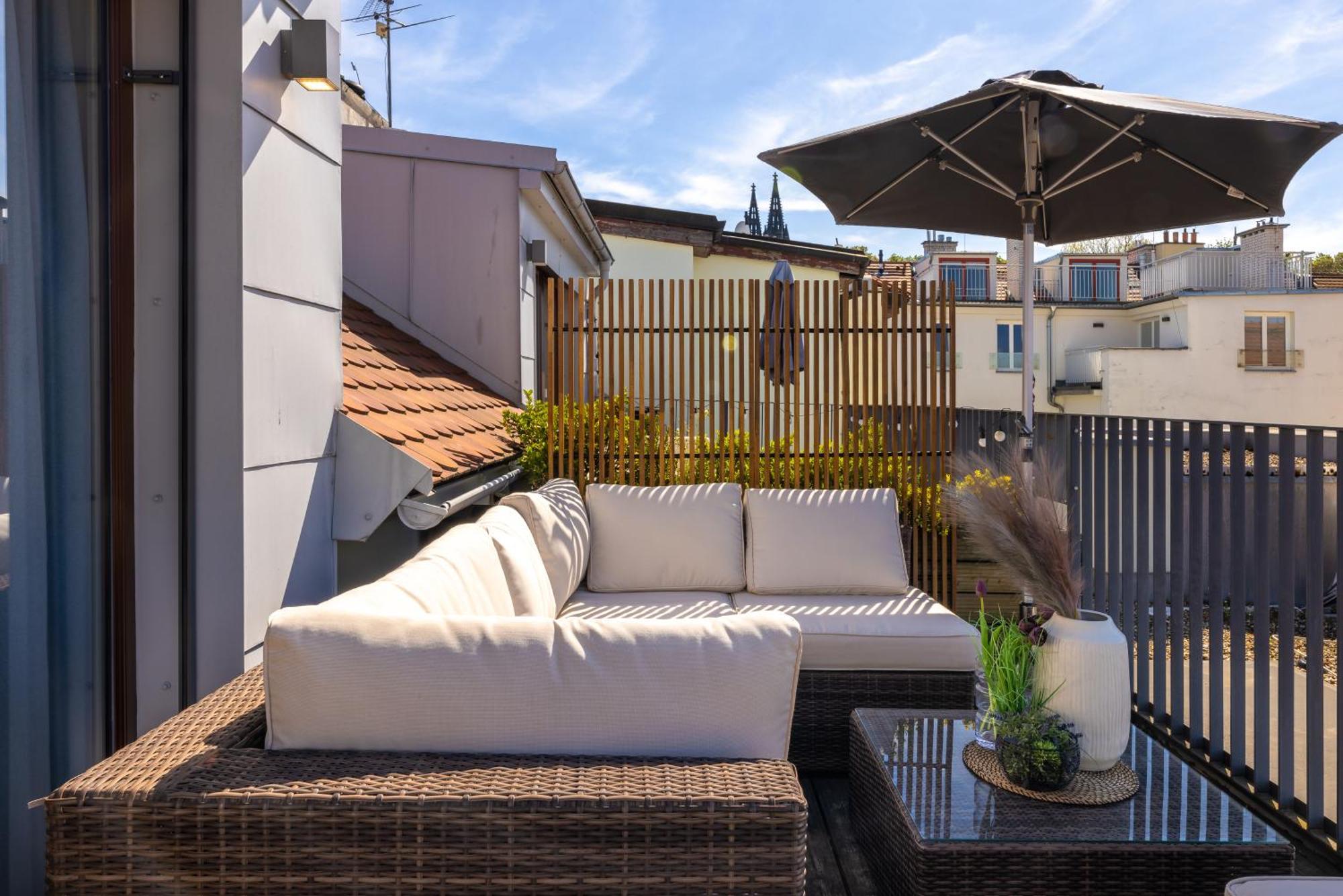 Peaceful & Cozy Living In Vysehrad With A Balcony Apartamento