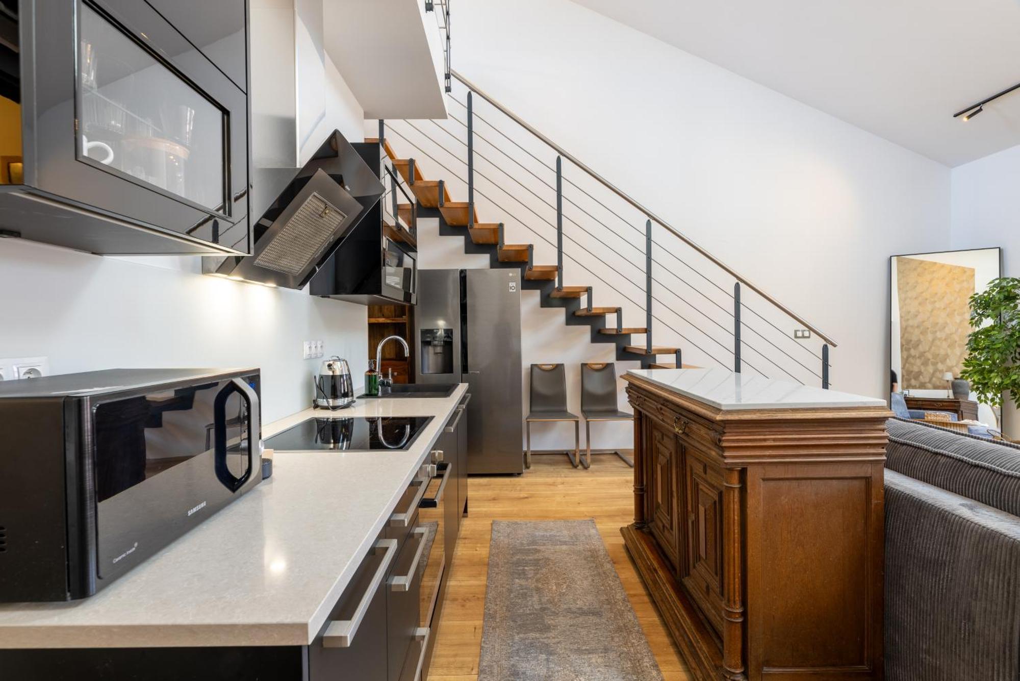 Peaceful & Cozy Living In Vysehrad With A Balcony * Praga