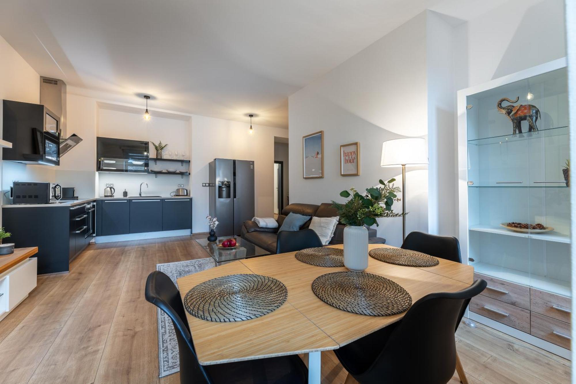 Peaceful & Cozy Living In Vysehrad With A Balcony Appartamento Praga